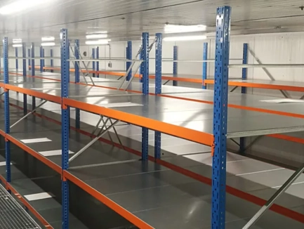 Rayonnages à grande échelle