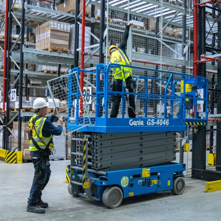 Inspection et réparation de rayonnages à palettes jusqu’à 12 mètres de hauteur chez Henco