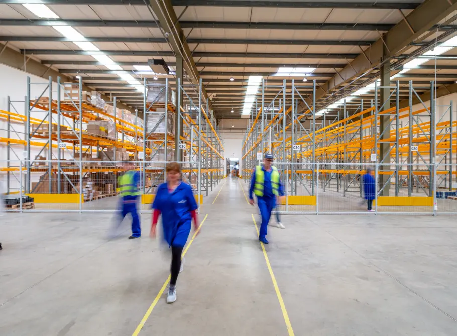 À LA RECHERCHE D'UN PARTENAIRE POUR L'INSTALLATION OU LE DÉMONTAGE DE SYSTÈMES DE STOCKAGE? CONTACTEZ-NOUS!