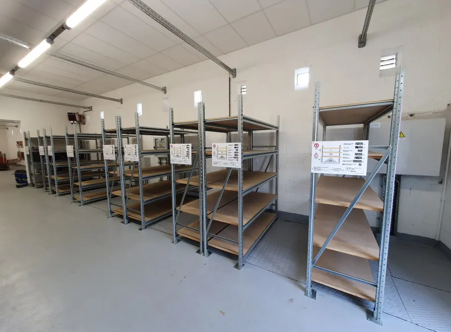 Rayonnages à grande échelle