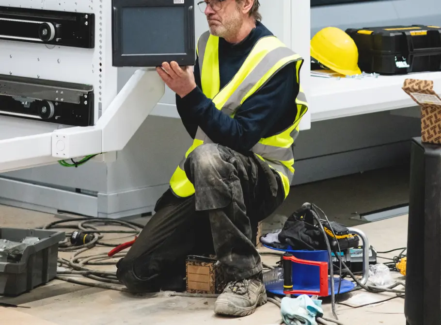 Installation des ascenseurs et des racks à palettes